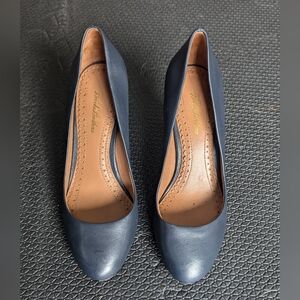 Brooks Brothers Navy Blue Pumps size 5